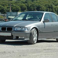 BMW 325i E36