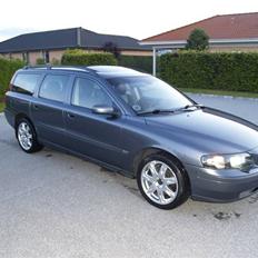 Volvo V70 D5
