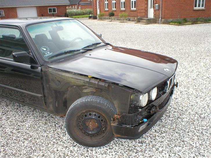 BMW E30  - som man kan se er jeg begyndt og lave på bilen. billede 4