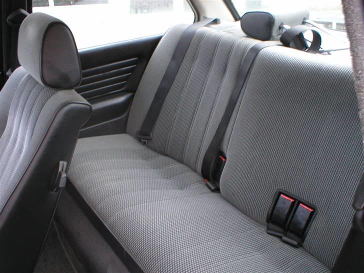 BMW E30  - igen der er igen ting at komme efter inden i. : ) billede 7