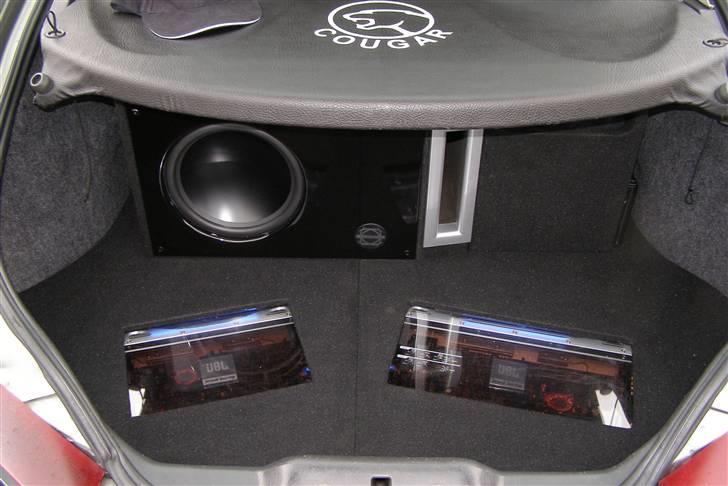 Ford Cougar - 2 stk jbl forstærkere nedfældet i bagagerummet billede 10