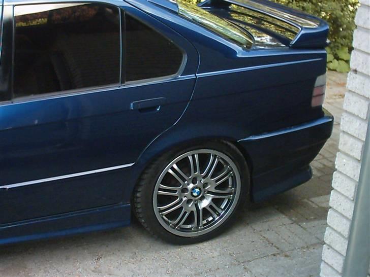 BMW 318i 1,8 billede 9