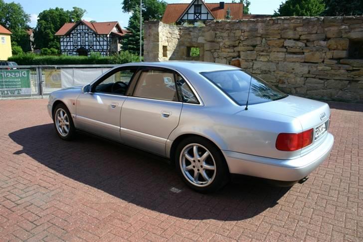 Audi A8 4,2 Quattro billede 1