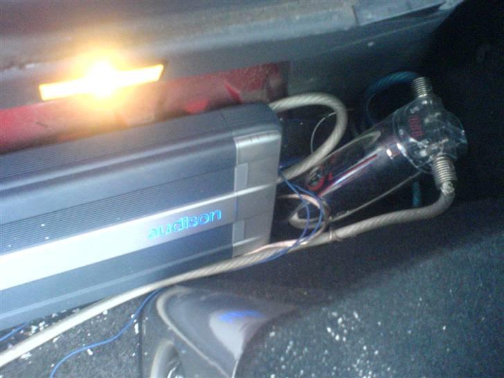 Peugeot 306 (SOLGT) - mono blokken og consator til at trække min sub billede 6