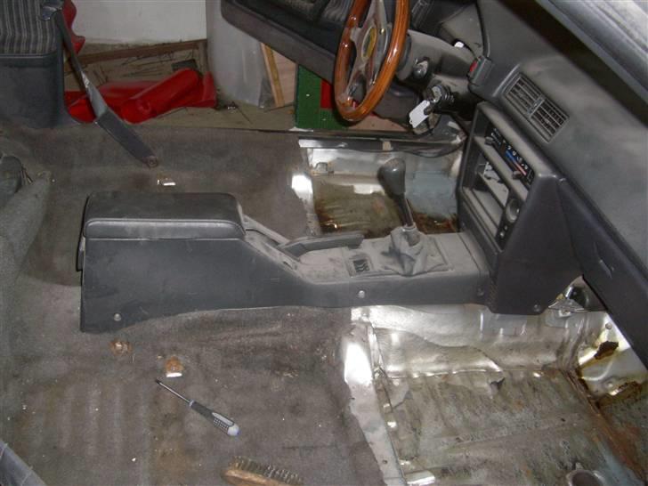 Toyota Celica 1,6 gt PROJEKT - Så vi gået igang med projektet, den er blevet støvsuget da.. ;) billede 11