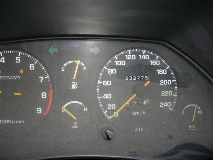 Toyota Celica 1,6 gt PROJEKT - Speedometer har den satme oss, hvis man kigger godt efter kan man se den har gået et godt stykke over 200;) billede 17
