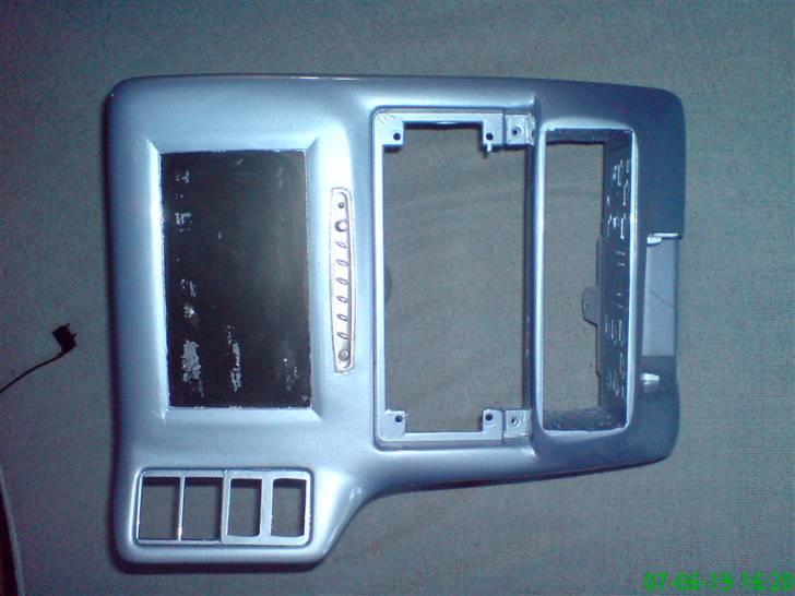 VW polo 6n  ( solgt ) - ja det er sådan min miderkonsold er kommet til at se ud i den nye farve. syntes det er blevet godt billede 16