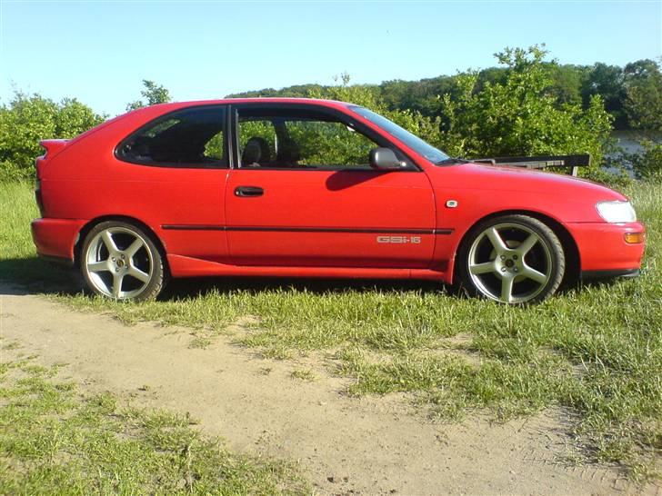 Toyota Corolla 1,6 GSI " Solgt " - Før billede.. uden hvide blink og indfarvet lister. billede 1