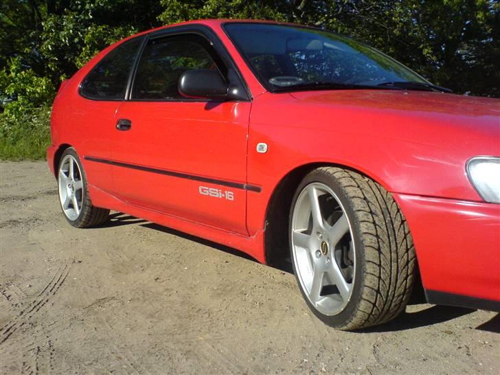 Toyota Corolla 1,6 GSI " Solgt " - Før billede.. uden hvide blink og indfarvet lister. billede 2