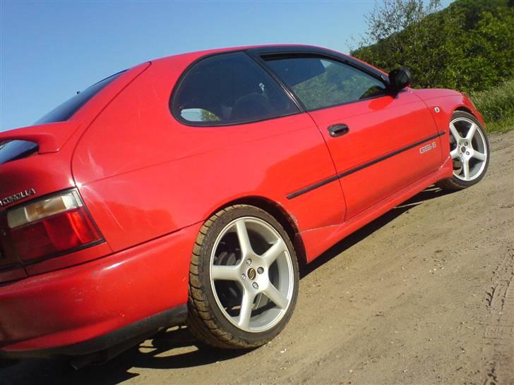 Toyota Corolla 1,6 GSI " Solgt " - Før billede.. uden hvide blink og indfarvet lister. billede 3