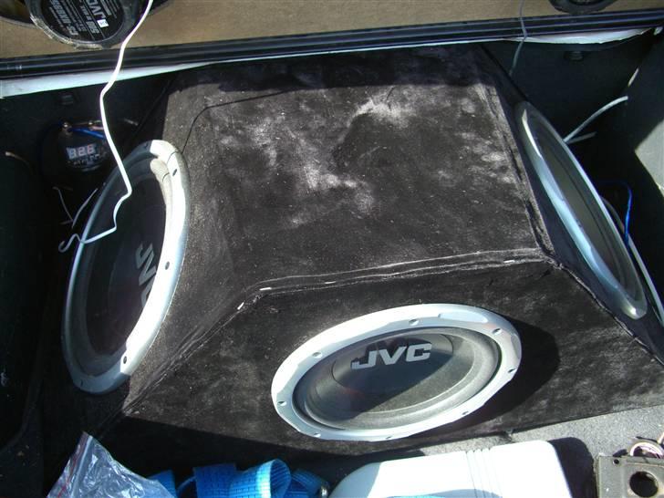 Toyota Celica 1,6 gt PROJEKT - Den fine boom boom bassbox..:P 2x12"+1x10" JVC :) billede 18