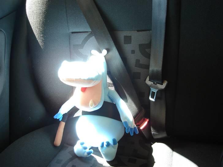 VW Golf IV - Efter en del jantelovs-episoder, med celicaen passer Dolph nu på bilen billede 13