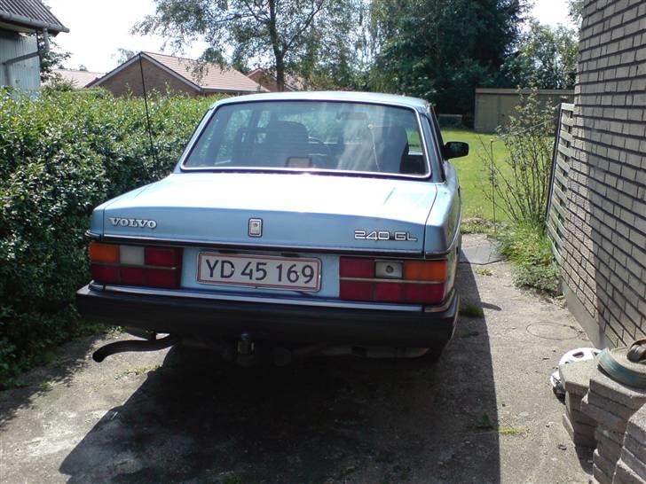 Volvo 240 GL - Røven, det er den vinkel der IKK er ret mange der ser den fra... :o) hehe billede 3