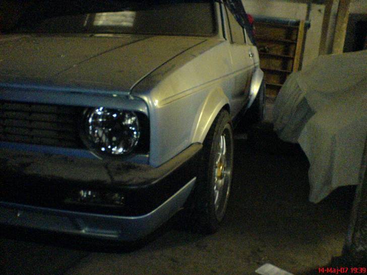 VW Golf 1 1.8GTi 16v - Under renovering.. Med CR 7 fælge på.. (skal lidt længere ned bagtil) billede 8