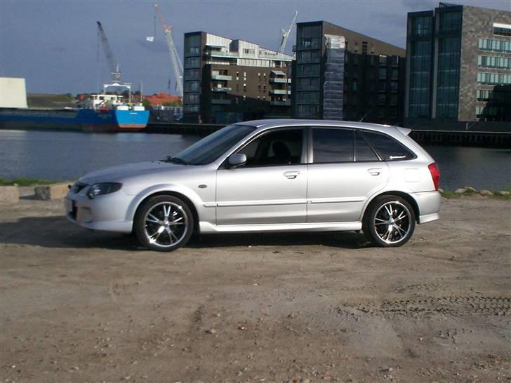 Mazda 323F 2,0Sportive Solgt billede 17