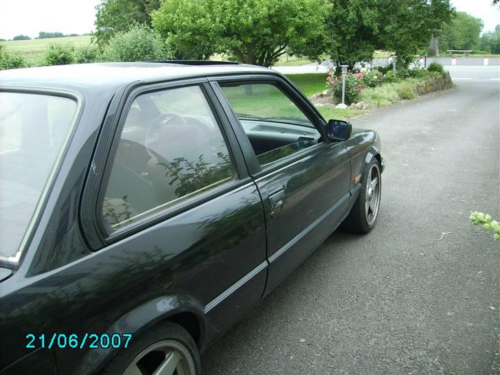 BMW  320i (E30) | SOLGT | billede 2