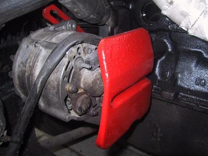 Ford Escort RS Turbo S2 - Generatorskjold afrenset og malet billede 7