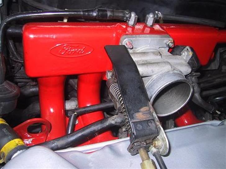 Ford Escort RS Turbo S2 - Plenum støbekanter slebet væk og malet billede 8