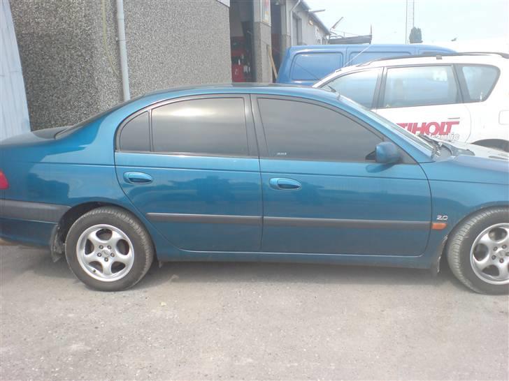 Toyota Avensis sol... SOLGT - Så fik jeg sku mig taget sammen til at tone de ruder.... det blev sku meget godt :-) billede 15