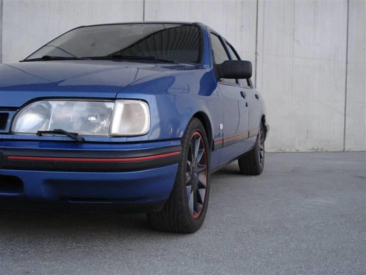 Ford sierra 2,0i CLX (byttet) - ser faktisk godt ud til den med sorte fælge....... 16/9 billede 4