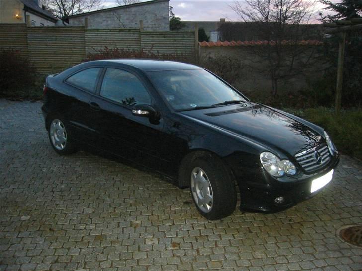 Mercedes Benz C-class Sportcoupé SOLGT - Standart stålfælge og kapsler, før alufælge billede 8