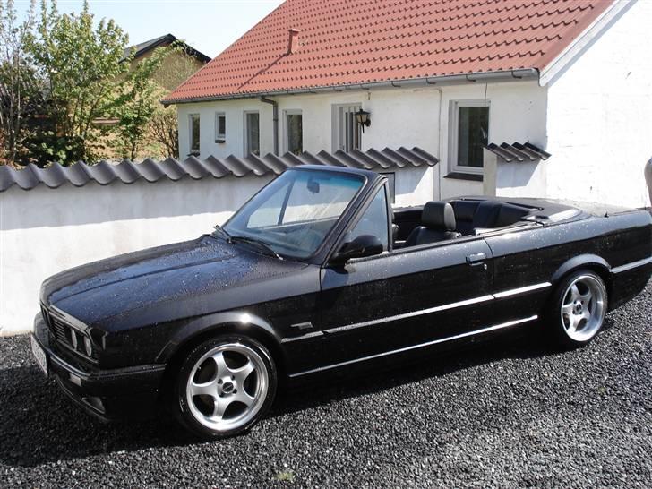 BMW 325i Cab *Solgt* - Som den står nu - mangler 60 mm sænk og mtech II frontskørt billede 1