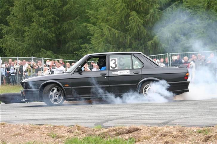 BMW e28 (SOLGT) - så skal den straffes billede 15