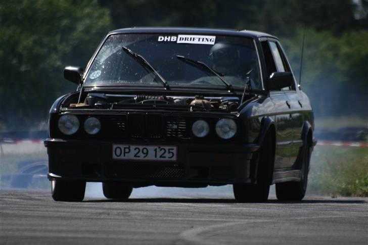 BMW e28 (SOLGT) - godt vi havde reserve hjul med billede 18