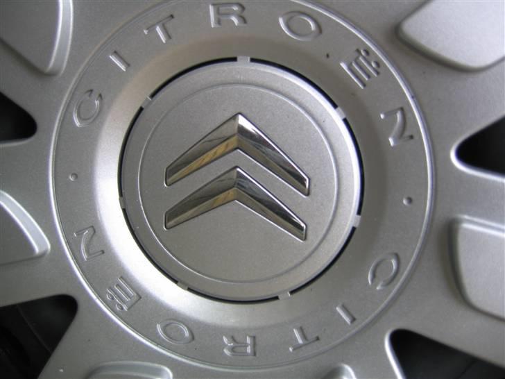 Citroën Berlingo SOLGT - André Citröen opfandt et helt unik tandhjulssystem, som var meget stærkere en alt andet, tænderne havde den samme form som logoet her. Så ved i det. billede 5