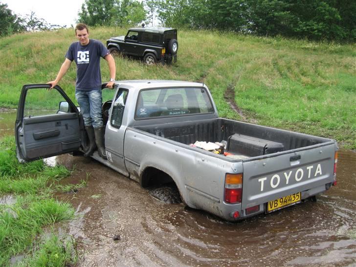 Land Rover Defender - Hiluxen kunne ikke klare mosten;) billede 9