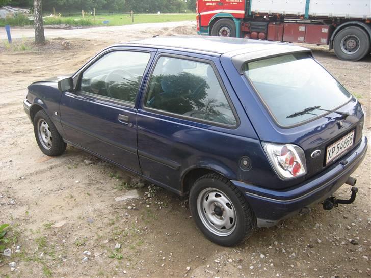 Ford Fiesta SOLGT billede 1