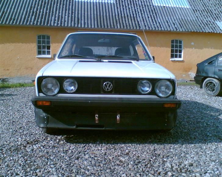 VW Golf 1 diesel (SKROTTET) - før den blev malet hehe billede 2