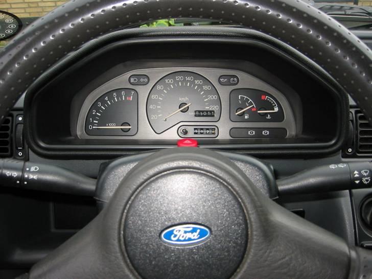 Ford Fiesta XR2i  "Solgt" - Styre centralen helt standard. billede 7