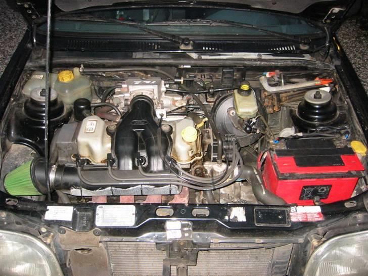 Ford Fiesta XR2i  "Solgt" - Næsten standard motor rum. billede 10