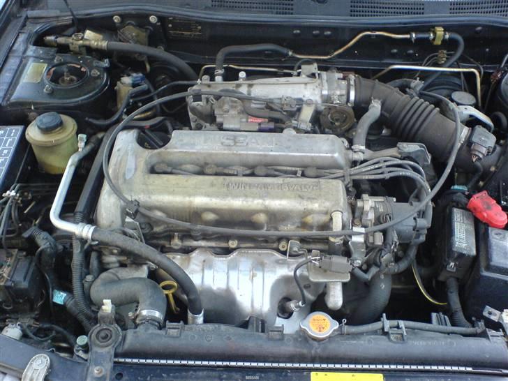 Nissan Primera SE (Solgt) - Køn er den ikke - men den virker. billede 6