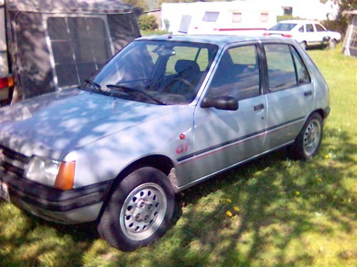 Peugeot 205 1,4 GT  5d billede 1