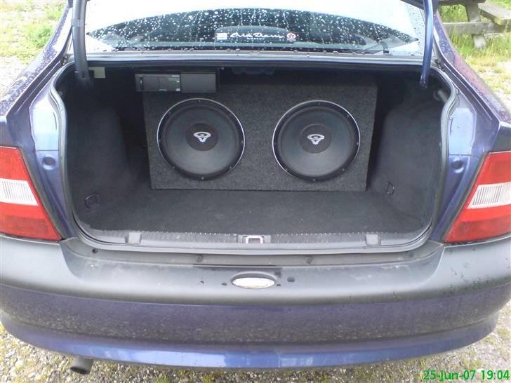 Opel Vectra - 2 Stk 12" Cerwin Vega. ser ikke ud af meget men de spiller fint.. heh  billede 3