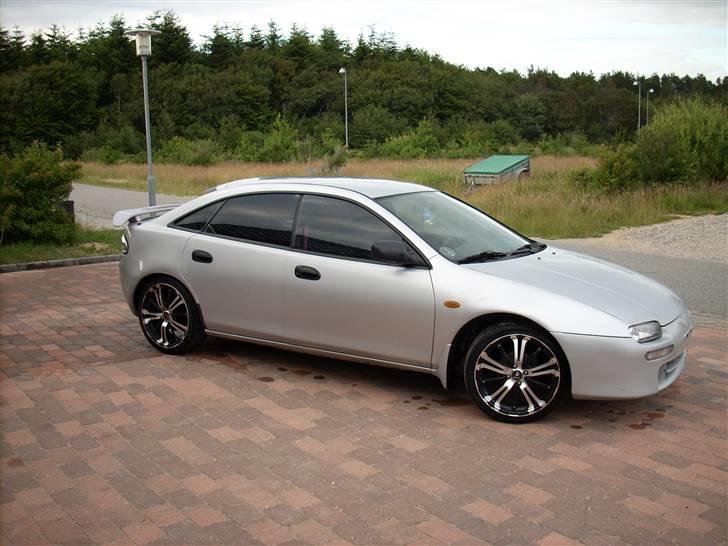 Mazda 323F BA SOLGT! billede 3