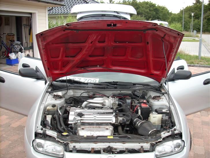 Mazda 323F BA SOLGT! - Kølerhjelm samt kofanger skal larkeres..  billede 7