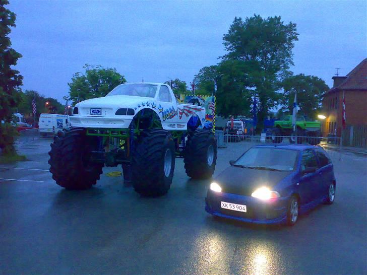 Fiat Punto 60 SX (Solgt) - Kom lige forbi en monster truck.. det skal i jo ikk snydes for c",) billede 19