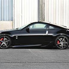 Nissan 350Z - Black Thunder