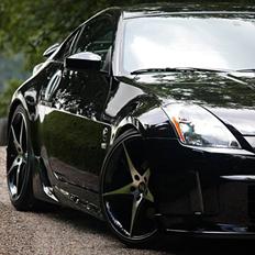 Nissan 350Z - Black Thunder