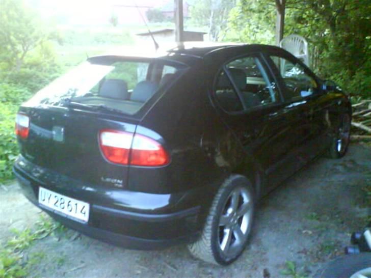 Seat Leon  - Med gamle fælge på - 17" billede 2