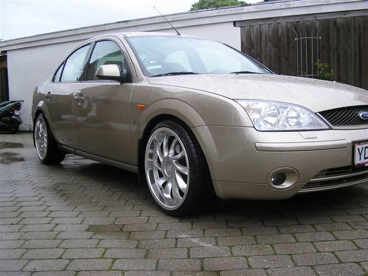 Ford mondeo 2,5 v6 ghia - sænket 40mm, og efter indrarvning af lister og kofangere billede 9