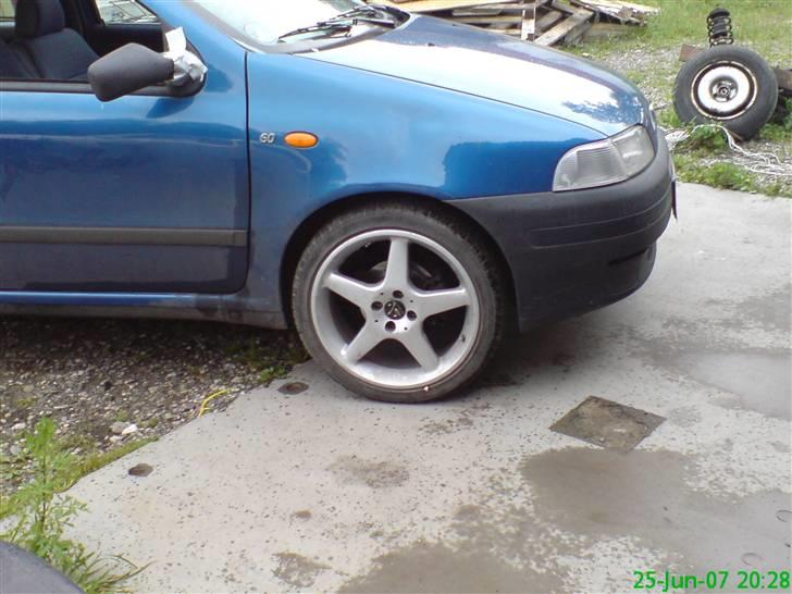 Fiat Punto Selecta - Har du set mit nye reservehjul Jesper... Hehe... billede 15