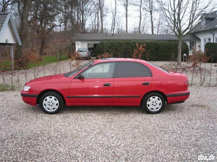 Toyota carina billede 2