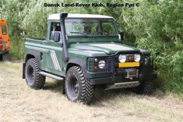 Land Rover Defender 90 (SOLGT) - Nu med dørkplade på kølerhjelmen i stedet for reservehjulet billede 6