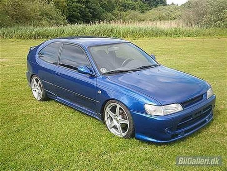 Toyota corolla( total skadet) billede 1