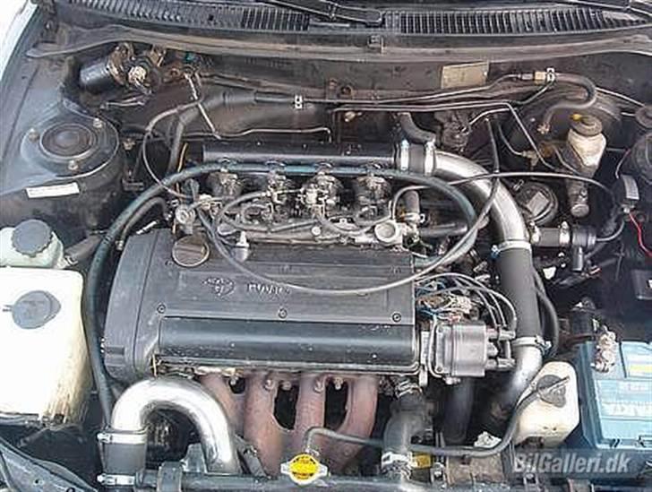 Toyota corolla( total skadet) billede 3