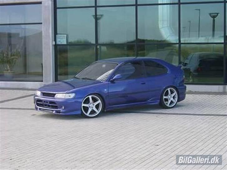 Toyota corolla( total skadet) billede 6